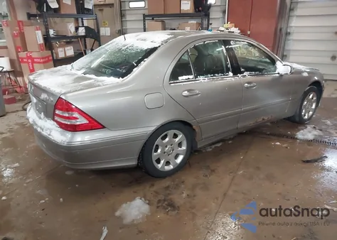 2005 Mercedes-Benz C 240 Luxury 4Matic z USA, uszkodzony, nr VIN WDBRF81J15F700074